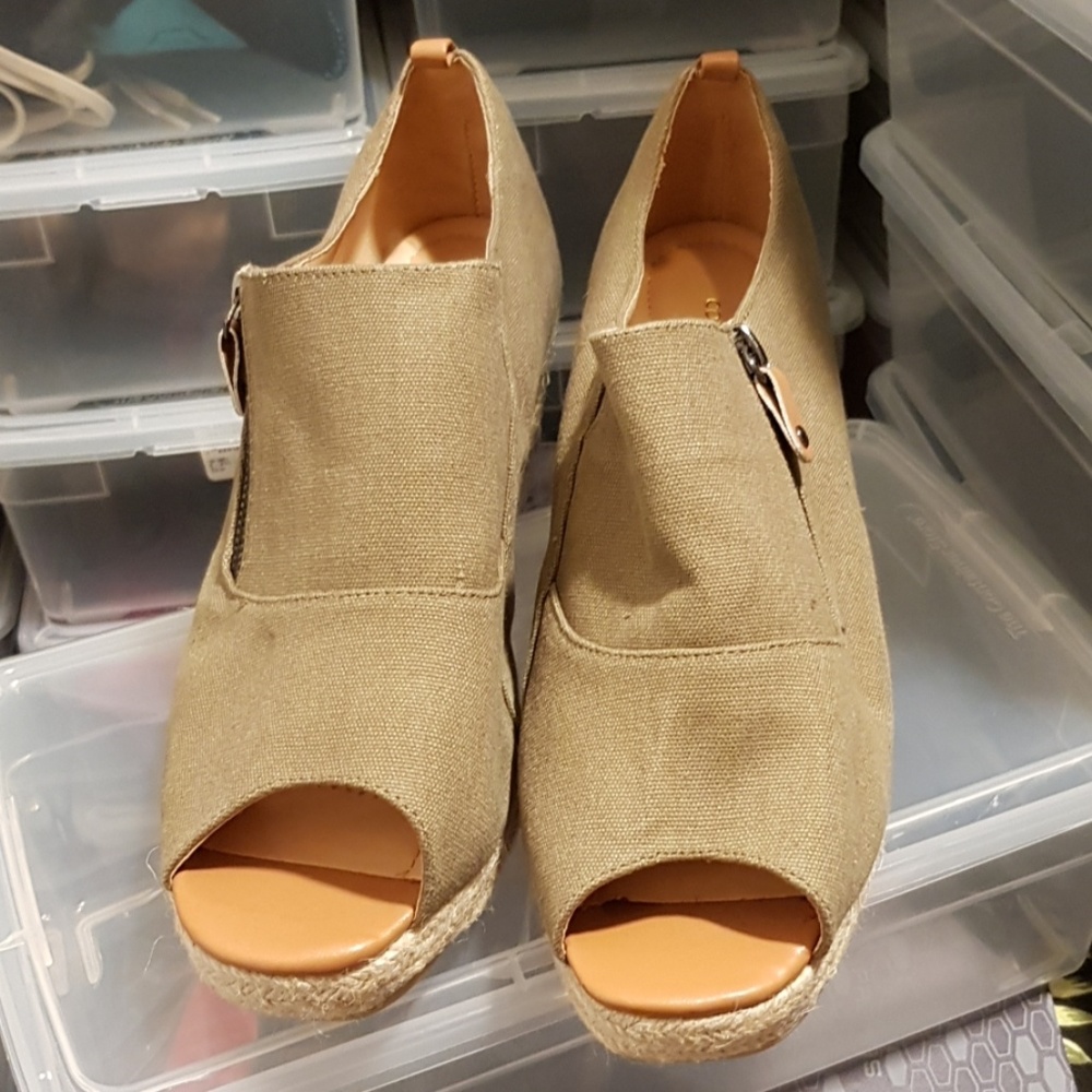 SOLD Comfortview Khaki Wedge Espadrilles 9.5WW